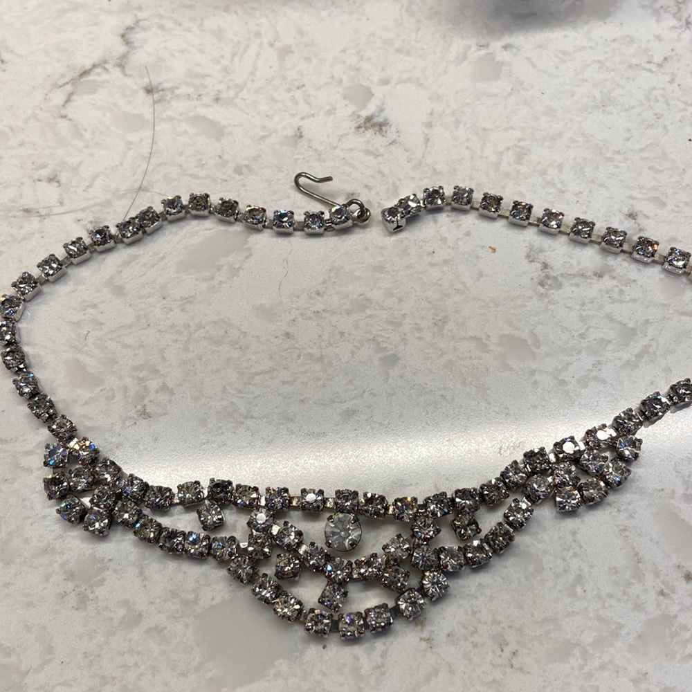 Vintage rhinestone necklace. 14”.